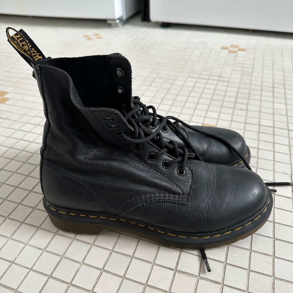 Dr martens size 9 boots